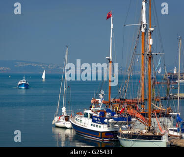 GB - DEVON: Barche a Brixham Quay Foto Stock