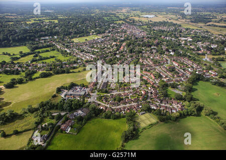 Una veduta aerea del Cheshire village di Alderley Edge Foto Stock