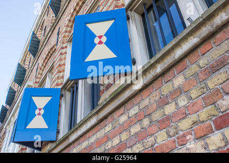 Le persiane blu al museo Martena in Franeker, Paesi Bassi Foto Stock