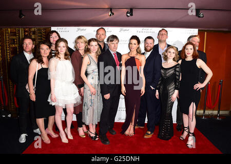 Kieron Walsh, Lauranne Bourrachot, Katie Holly, Morfydd Clark, Jemma Redgrave, Emma Greenwell, Raymond van der Kaajj, Whit Stillman, Kate Beckinsale, Tom Bennett, Justin Edwards, Giulia Murray, Kelly Campbell e James Fleet frequentando il Regno Unito Premiere di amore e di amicizia a Curzon Mayfair, Londra. Stampa foto di associazione. Picture Data: martedì 24 maggio, 2016. Foto di credito dovrebbe leggere: Ian West/PA FILO Foto Stock