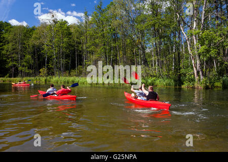 Krutynia rafting sul fiume, la Masuria regione, Polonia, Europa Foto Stock