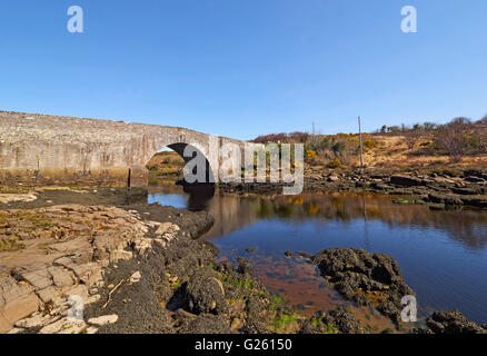 Il Lackagh Drumlackagh ponte sopra il fiume Lackagh vicino a Creeslough County Donegal Irlanda Foto Stock