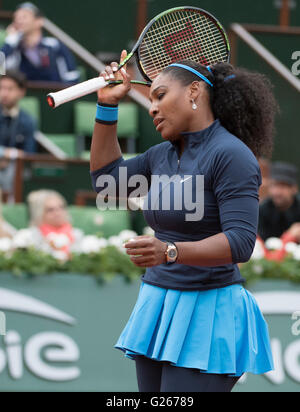 Parigi. Xxiv Maggio, 2016. Serena Williams (USA) sconfisse Magdalena RYBARIKOVA (SVK) 6-2, 6-0, a Roland Garros essendo giocato a Stade Roland Garros di Parigi, . Credito: Leslie Billman/Tennisclix/CSM/Alamy Live News Foto Stock