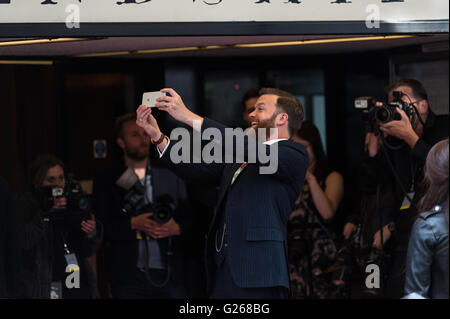 Londra, Regno Unito. Il 24 maggio 2016. Tom Bennett assiste il Regno Unito premiere di " Amore e amicizia' in Curzon Mayfair cinema a Londra. Wiktor Szymanowicz/Alamy Live News Foto Stock