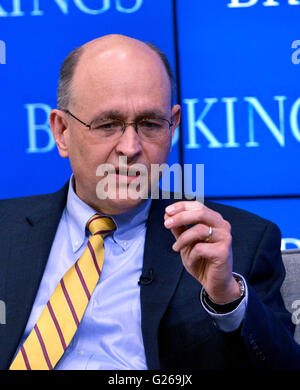 Washington, DC, Stati Uniti d'America. Xxiv Maggio, 2016. Nathan Fogli, U.S. Tesoro del sottosegretario per gli affari internazionali, parla a un evento Brookings per visualizzare in anteprima l'ottava Cina-STATI UNITI Strategico e il dialogo economico, a Washington, DC, Stati Uniti, 24 maggio 2016. Credito: Yin Bogu/Xinhua/Alamy Live News Foto Stock