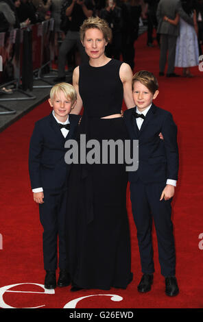 Londra, Regno Unito. 25 Maggio, 2016. Thea Sharrock assiste la premiere europeo di 'Me prima di' a Curzon Mayfair. Credito: Ferdaus Shamim/ZUMA filo/Alamy Live News Foto Stock