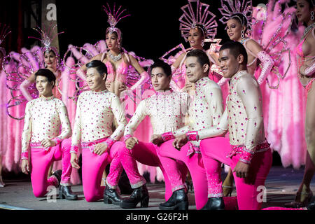 Sydney, Australia. 25 Maggio, 2016. Ladyboys durante la Thailandia Ladyboy Superstars Cabaret foto chiamata prima della loro performance nei Cabaret Big Top di Fox Studios. Credito: Hugh Peterswald/Pacific Press/Alamy Live News Foto Stock