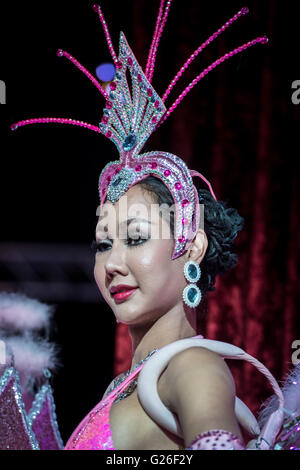 Sydney, Australia. 25 Maggio, 2016. Ladyboys durante la Thailandia Ladyboy Superstars Cabaret foto chiamata prima della loro performance nei Cabaret Big Top di Fox Studios. Credito: Hugh Peterswald/Pacific Press/Alamy Live News Foto Stock