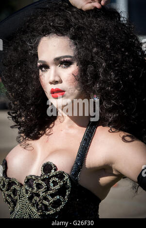 Sydney, Australia. 25 Maggio, 2016. Ladyboys durante la Thailandia Ladyboy Superstars Cabaret foto chiamata prima della loro performance nei Cabaret Big Top di Fox Studios. Credito: Hugh Peterswald/Pacific Press/Alamy Live News Foto Stock