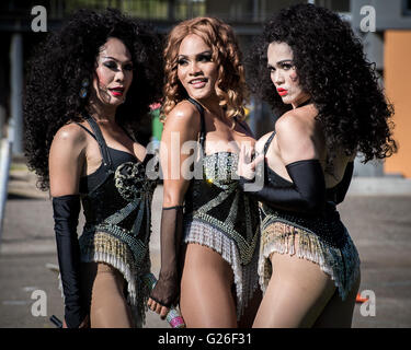 Sydney, Australia. 25 Maggio, 2016. Ladyboys durante la Thailandia Ladyboy Superstars Cabaret foto chiamata prima della loro performance nei Cabaret Big Top di Fox Studios. Credito: Hugh Peterswald/Pacific Press/Alamy Live News Foto Stock