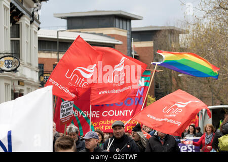 Chesterfield Derbyshire può annuale di lavoro di giorno di marzo/rally attraverso strade Inghilterra Foto Stock