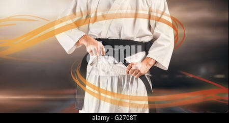 Immagine composita della sezione intermedia del fighter di serraggio della cinghia di karate Foto Stock