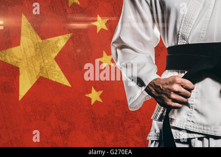 Immagine composita del fighter di serraggio della cinghia di karate Foto Stock