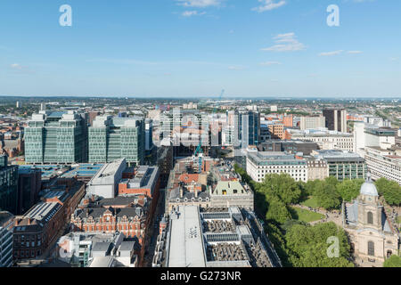 Fotografia aerea del centro di Birmingham, Inghilterra. Edifici di uffici di Snowhill e la Cattedrale di St Phillips Foto Stock