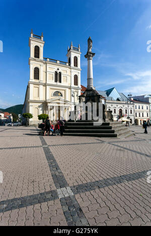Chiesa sulla piazza principale, Banska Bystrica, Slovacchia, Europa Foto Stock