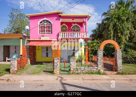 Casa colorati in Vinales, Cuba Foto Stock