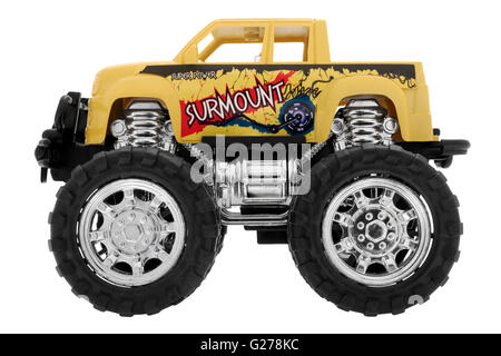 Toy monster truck su sfondo bianco Foto Stock