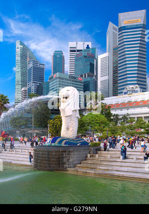 La statua Merlion simbolo di Singapore in Marina Bay Foto Stock