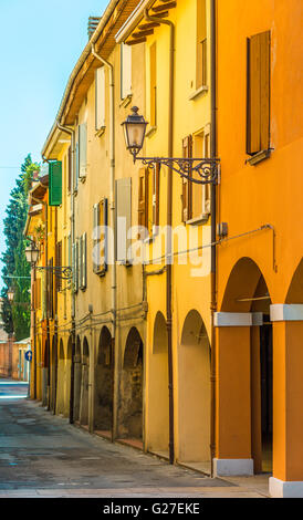 Città vecchia strada con case colorate Foto Stock