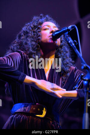 Corinne Bailey Rae effettuando al Cheltenham Jazz Festival, Inghilterra, 2016 Foto Stock