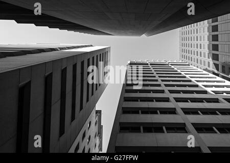 In bianco e nero in alto vista dei grattacieli di Adelaide. Foto Stock