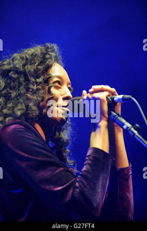 Corinne Bailey Rae effettuando al Cheltenham Jazz Festival, Inghilterra, 2016 Foto Stock