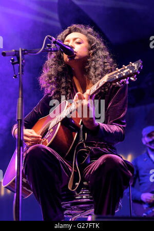 Corinne Bailey Rae effettuando al Cheltenham Jazz Festival, Inghilterra, 2016 Foto Stock