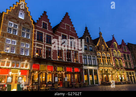 Street a Bruges in Belgio durante il periodo di Natale Foto Stock