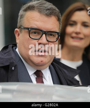 Londra, UK, 13 Sep 2015: Tom Watson vice leader del partito laburista visto lasciare la BBC Andrew Marr Show alla BBC Broadcasting House Building a Londra Foto Stock