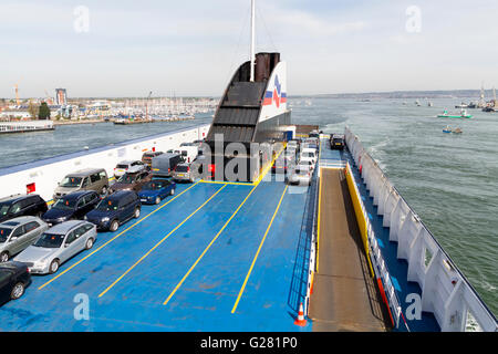 Il Brittany Ferry Etretat lasciando Portsmouth sul percorso a Santander Foto Stock