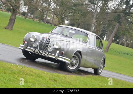 1965 Mk 2 Jaguar a Chateau Impney, DROITWICH, WORCESTERSHIRE Foto Stock