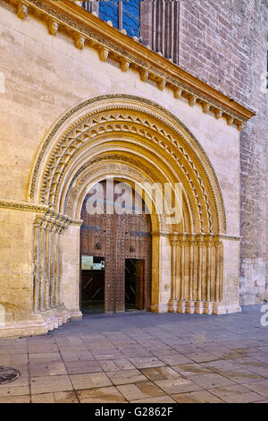 La Almoina porta o Palau della porta. Cattedrale di Valencia. Comunitat Valenciana. Spagna. Foto Stock