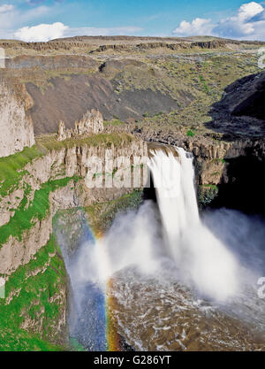 arcobaleno nella nebbia di palouse cade sul fiume palouse vicino washtucna, washington Foto Stock