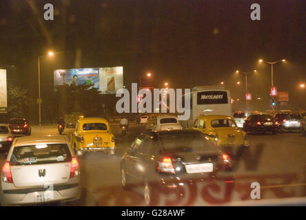 Strada trafficata, Orientale Bypass metropolitano, Calcutta, Bengala Occidentale Foto Stock