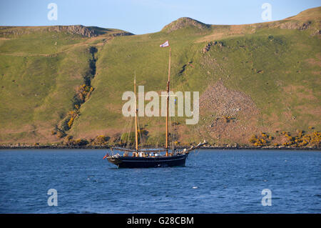 La Gran Bretagna è ultimo rimanenti rallenta in legno Ketch il Bessie Ellen, ormeggiata in Loch Harport, Isola di Skye, Scotland, Regno Unito. Foto Stock