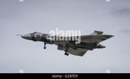 Fairford, Regno Unito - 18 Luglio 2015: British bombardiere Vulcan xh558 in volo all'Air Tattoo Foto Stock