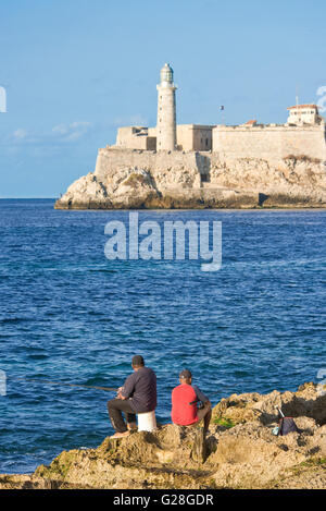 Una vista di Morro o castello El Morro (fortezza) fuori l'ingresso alla Baia dell Avana a Cuba. Foto Stock