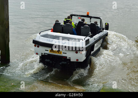 Gibbs anfibi Hundinga utility anfibio veicolo sottoposto a prove sul fiume Tamigi a Londra Foto Stock