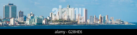 A 4 foto stitch vista panoramica di Havana lungo il Malecón presi da El Morro Castle (fortezza). Foto Stock