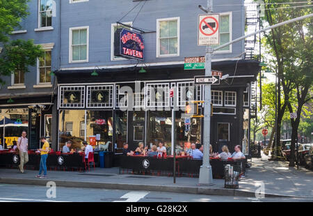 Il White Horse Tavern on Hudson Street nel Greenwich Village, un punto di riferimento pub dove famosi scrittori beveva. Foto Stock