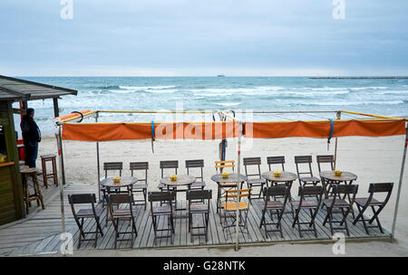 Terrazza sulla spiaggia di La Pineda, Tarragona Foto Stock
