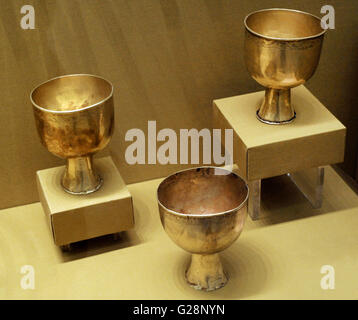 Vaso. Knock-out, lucidato, sbalzato e cesellato in oro. Horde Dorato (Juchi Ulus), del XIII secolo. Scavato a Tsarevskoe sito. Lo stato Museo Hermitage. San Pietroburgo. La Russia. Foto Stock