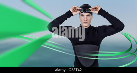 Immagine composita del nuotatore in wetsuit indossando occhiali da nuoto Foto Stock