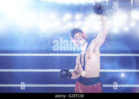 Immagine composita dei boxer che indossa la medaglia d'oro di eseguire la presa di posizione di inscatolamento Foto Stock