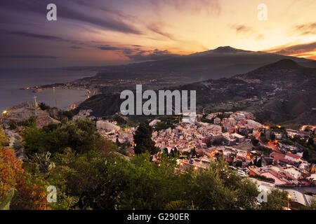 Vista aerea del Monte Etna al tramonto da Taormina Foto Stock