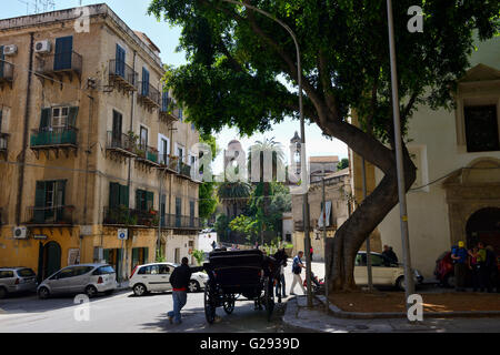 Scena di strada a Palermo, Sicilia, Italia Foto Stock