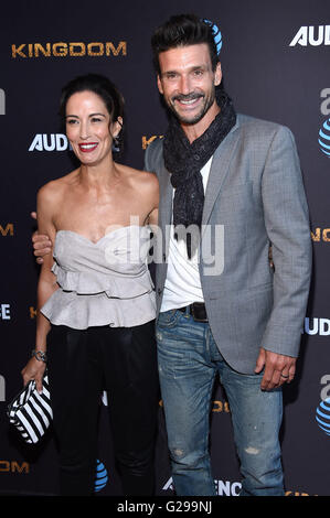 Hollywood, California, USA. 25 Maggio, 2016. Frank Grillo & Wendy Moniz arriva per la premiere del directv del " Regno " presso l'Harmony Gold teatro. Credito: Lisa O'Connor/ZUMA filo/Alamy Live News Foto Stock