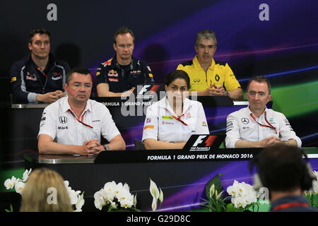 Monte Carlo, Monac. 26 Maggio, 2016. F1 Grand Prix di Monaco, libere giorno. McLaren Honda Racing Direttore &#x2013; Eric Boullier, Renault Sport F1 Team Direttore tecnico telai &#x2013; Nick Chester, Sauber F1 Team Principal - Monisha Kaltenborn, Scuderia Toro Rosso Direttore tecnico - James Key, Mercedes AMG Petronas Direttore esecutivo (Tecnico) -Paddy Lowe e Red Bull Racing Chief Engineer (Car Engineering) - Paul Monaghan Credito: Azione Sport Plus/Alamy Live News Foto Stock