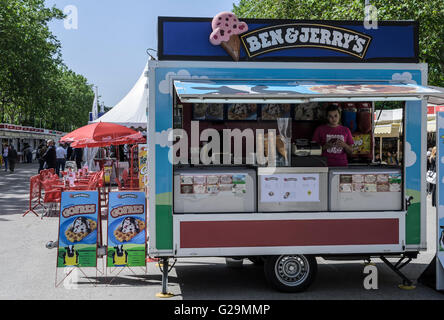 Madrid, Spagna, 27 maggio 2016. Una vista di Madrid Fiera del libro di Retiro Park durante il giorno dell'inaugurazione, Madrid, Spagna. Enrique Davó/Alamy Live News. Foto Stock