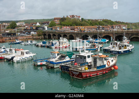 Folkestone Harbour barche da pesca Folkestone Kent England Foto Stock